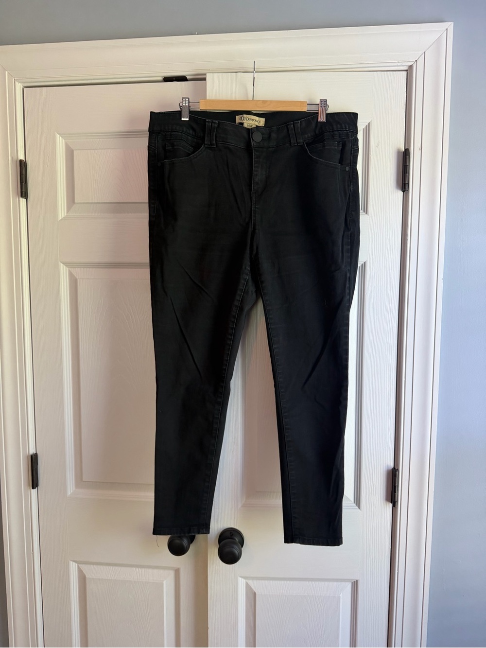 Democracy Women’s Skinny Jeans - Black